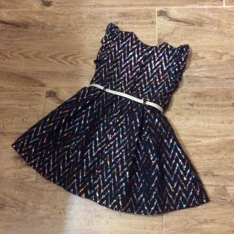 Slavnostní šaty s barev. nitkami a stříbr. páskem, tu,104