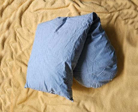 Novorozenecká bílá krajková zavinovačka péřová vlo,