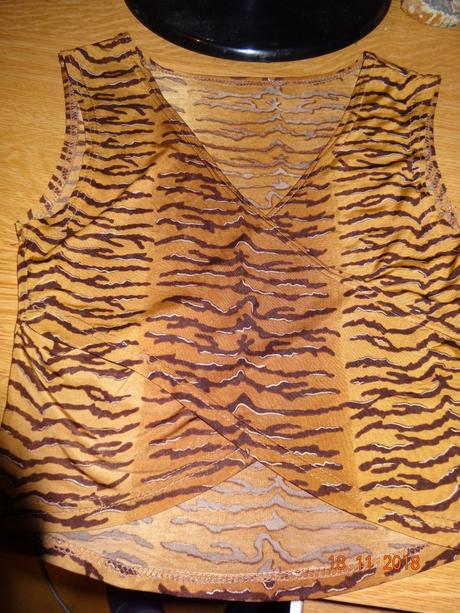 Dívčí bolerko tygr, 152