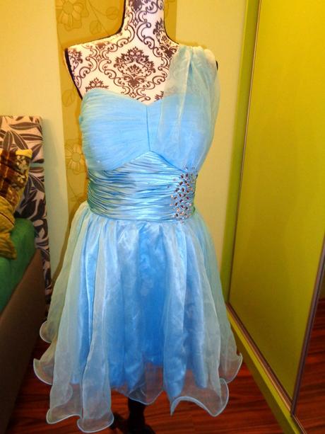 Luxusní modré šaty, 44