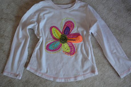 Komplet s neonovou kytkou, 104–116