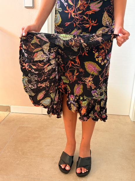 Sukne cerna vzor květy h&m 34-36, h&m,34