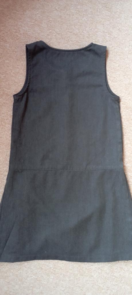 Šedé šaty zn."studio" vel."6-7let", 122