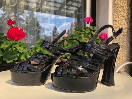 Obuv s extrémně vysokým podpatkem cerne leskle 36, 36