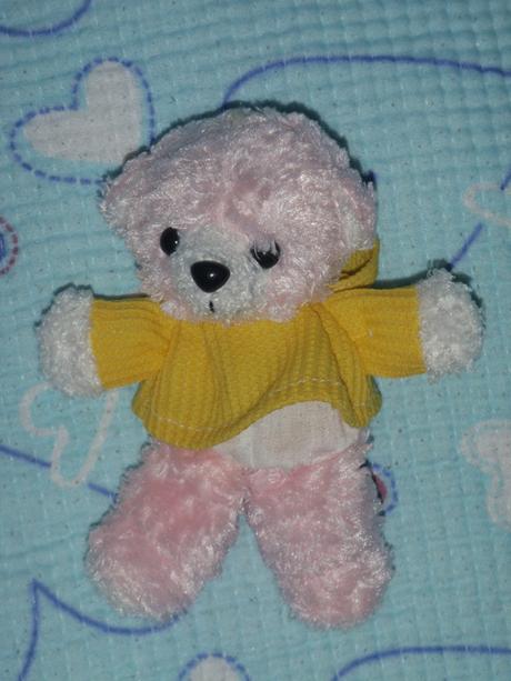 Starší malý růžový medvídek cestovní, 