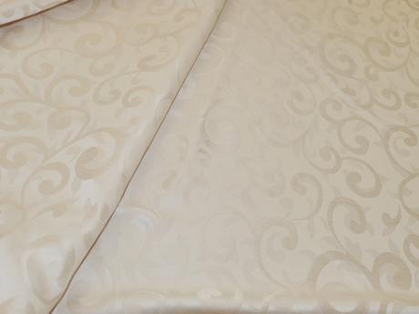 2 kusy zavesu -kremove se vzorem, 