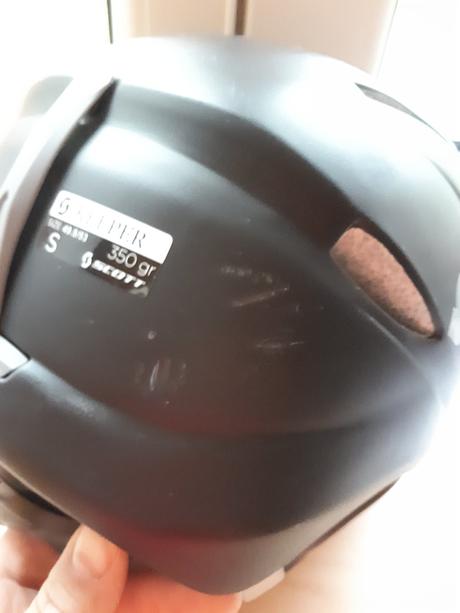 Kvalitní lehká značková helma na lyže scott, s