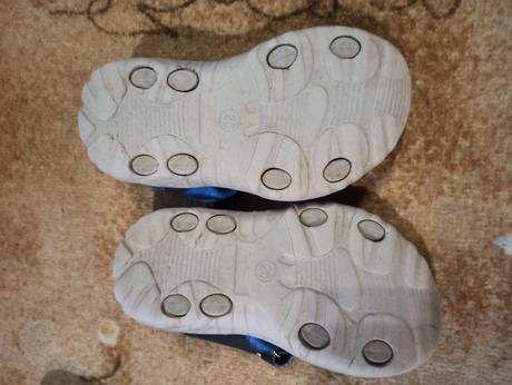 Sandály, kecky a bačkory, 26