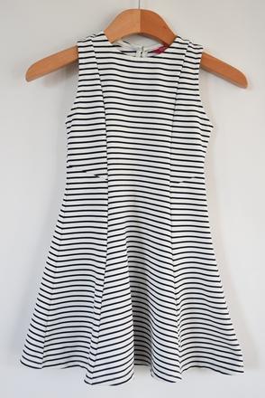 Šaty vel. 6 - 7 let, young dimension,122