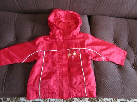 Pěkná jarní či podzimní červená šusťáková bundička, c&a,92