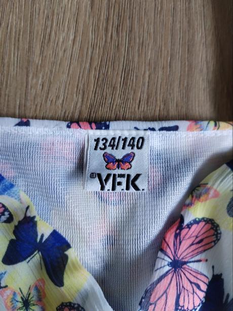 Krásné lehké letní dívčí šaty 134/140, 134