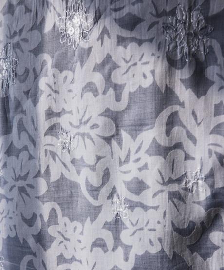 Bílá halenka s kytičkami a flitry vel.44, xxl