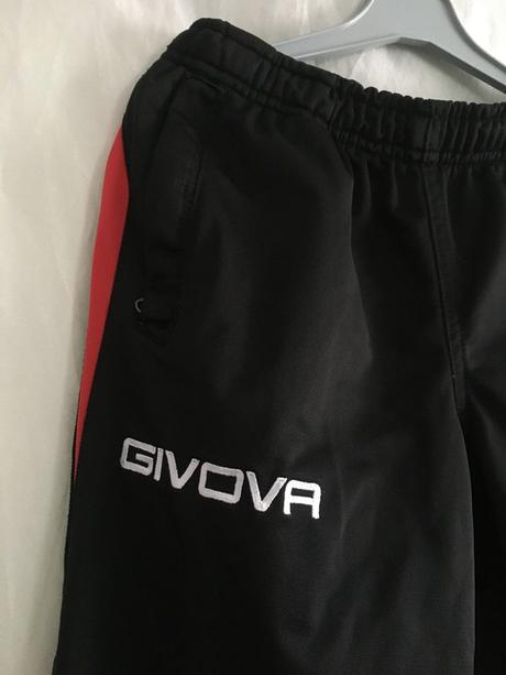 Vel. 152 černé tepláky s kapsami a tkanicí, 152