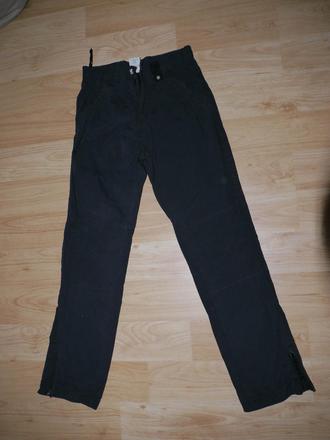 134/140 vyteplene cerne kalhoty od kinderbutt, 146