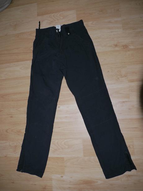 134/140 vyteplene cerne kalhoty od kinderbutt, 146