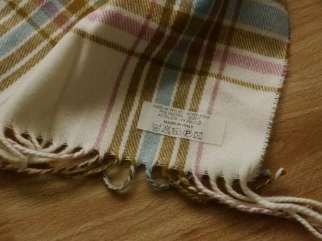 Jemna akrylova sala kostkovana,