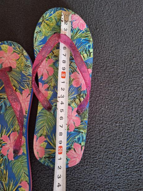 Dívčí pantofle značky vel. 35., 35