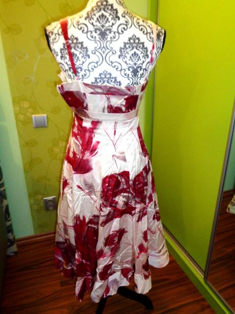 Luxusní lesklé květované společenské šaty coast, 36