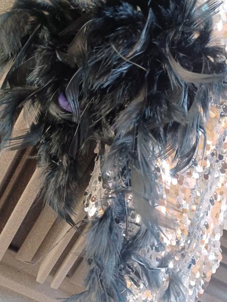 Třpytivé bolerko s flitry a peřím, karneval,