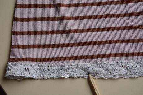 Úzké pruhované šatky s krajkou, next,98