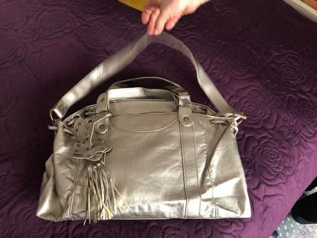 Stribrna kabelka,