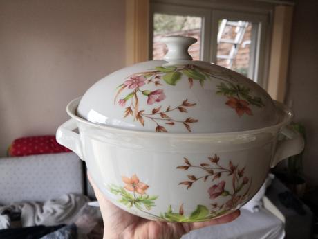 Jídelní sada nádobí, 