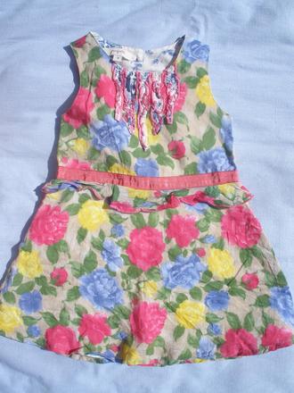 Květované šatičky, 98