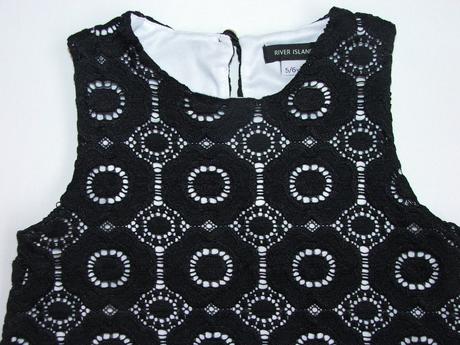 P169 sváteční bíločerná halenka vel. 116, river island,116