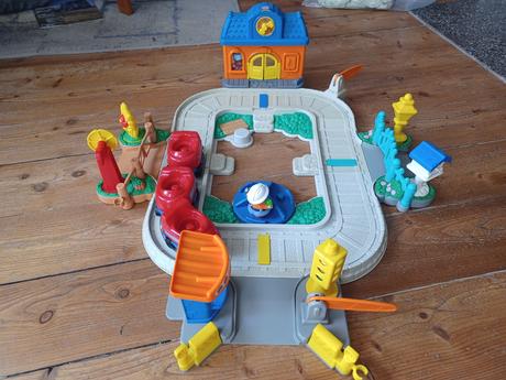 Krásná vláčkodráha fisher-price little people,