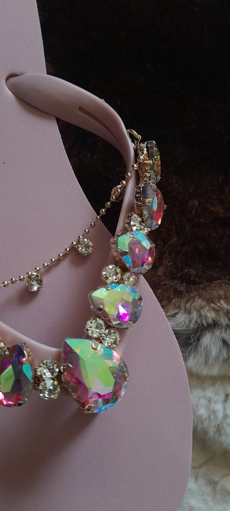 Shein pudrové žabky s řetízky a drahokamy, 41