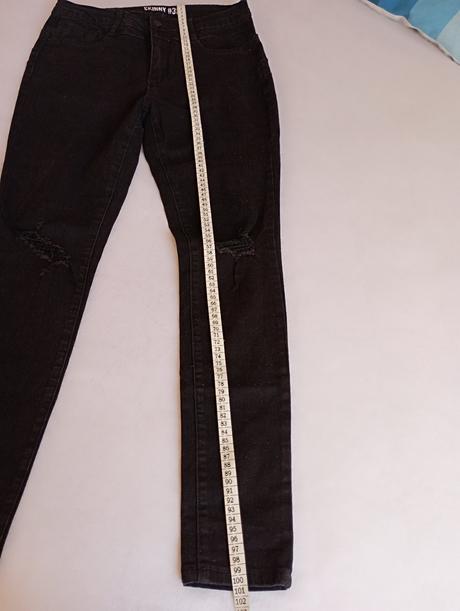 Push up černé džíny s dírami na kolenou, gate,40