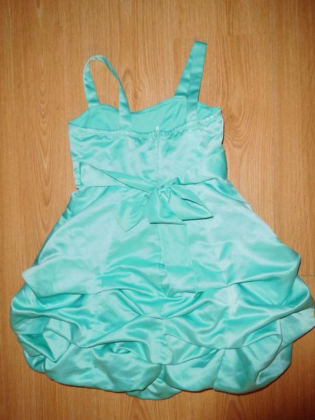 Slavnostní šaty, 128