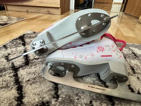 Dívčí brusle, crowned,33