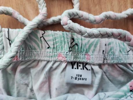 Šaty s plameňáky, 128