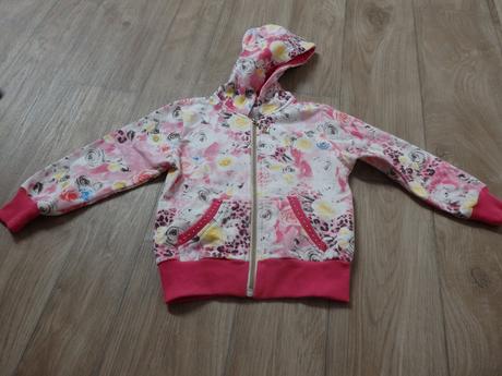 Mikina vel 4 roky, 104