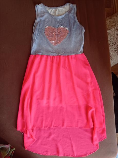 Šaty s měnícím obrázkem, 152