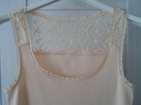 Růžové meruňkové tričko tílko s krajkou, s