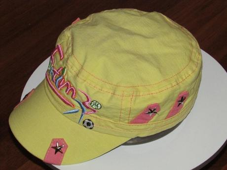 Kšiltovka žlutá, 104