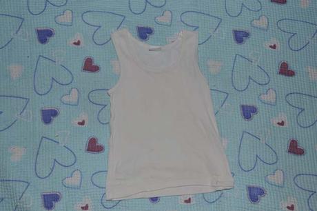 Bílé tílko, d. 33 cm, 74