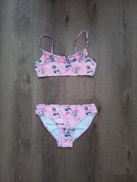 Dvoudílné růžové plavky, 146