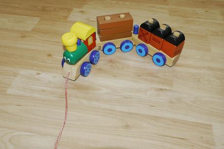 Lokomotiva s 2 vagony - drevena, 