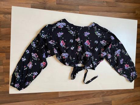 Květovaný crop top s průstřihem zad, vel xs, sinsa, sinsay,xs