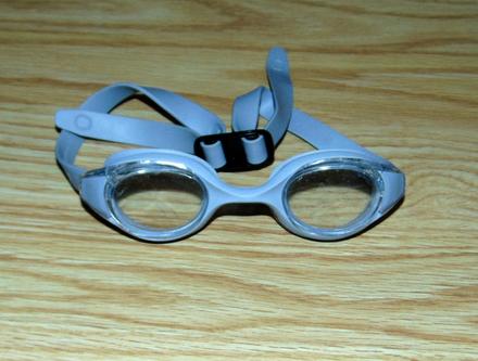 Plavecké brýle,