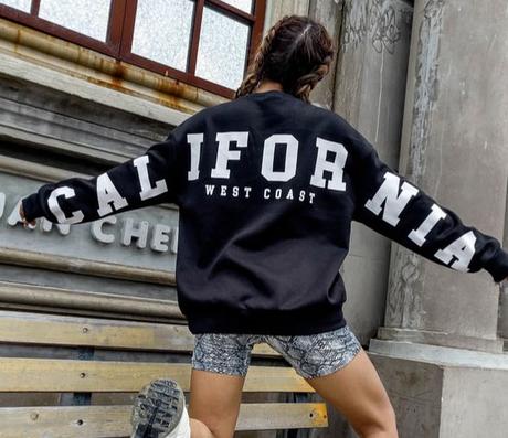 Černá mikina overside s nápisem na zádech vel.34 s, 34 / s