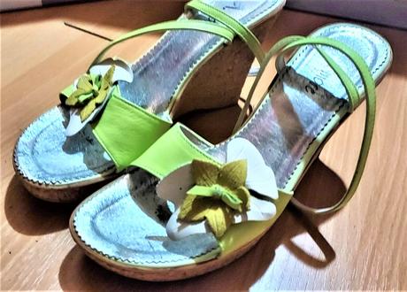 Kožené zelené sandálky na klínku, 38