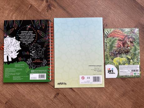 Omalovánky a vyškrabovánky s dinosaury, 