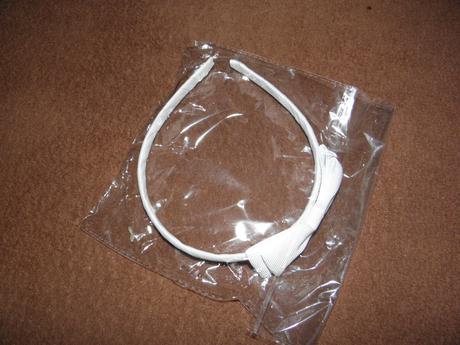 Nová dívčí bílá čelenka, 