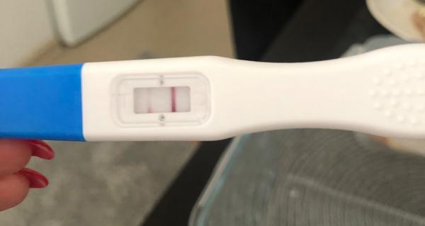 Těhotenský test. Je to duch, nebo slabá čárka?