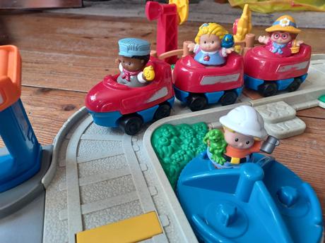 Krásná vláčkodráha fisher-price little people,
