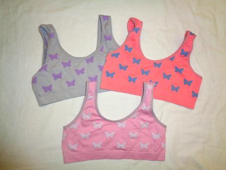 Tři sportovní podprsenky s motýly, 146